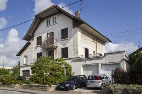 Façade antérieure, de trois quarts droite. © Région Bourgogne-Franche-Comté, Inventaire du patrimoine Façade antérieure, de trois quarts droite. © Région Bourgogne-Franche-Comté, Inventaire du patrimoine