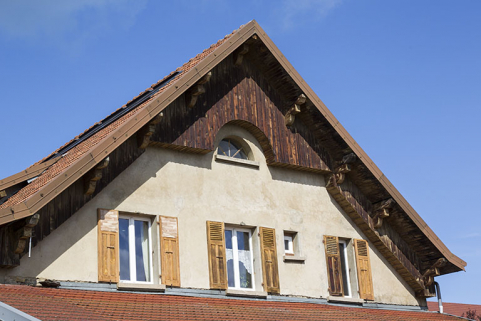 Façade postérieure : fenêtres du pignon. © Région Bourgogne-Franche-Comté, Inventaire du patrimoine Façade postérieure : fenêtres du pignon. © Région Bourgogne-Franche-Comté, Inventaire du patrimoine