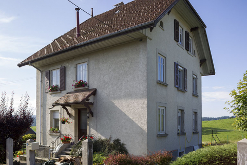 Façades antérieure et latérale droite. © Région Bourgogne-Franche-Comté, Inventaire du patrimoine Façades antérieure et latérale droite. © Région Bourgogne-Franche-Comté, Inventaire du patrimoine