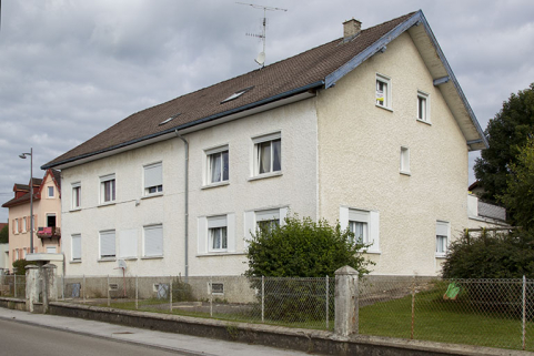 Façades antérieure et latérale droite. © Région Bourgogne-Franche-Comté, Inventaire du patrimoine Façades antérieure et latérale droite. © Région Bourgogne-Franche-Comté, Inventaire du patrimoine