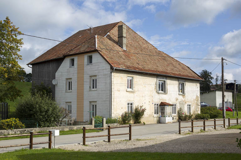 Façades antérieure et latérale gauche. © Région Bourgogne-Franche-Comté, Inventaire du patrimoine Façades antérieure et latérale gauche. © Région Bourgogne-Franche-Comté, Inventaire du patrimoine