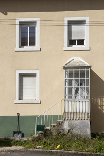 Façade antérieure : entrée. © Région Bourgogne-Franche-Comté, Inventaire du patrimoine Façade antérieure : entrée. © Région Bourgogne-Franche-Comté, Inventaire du patrimoine