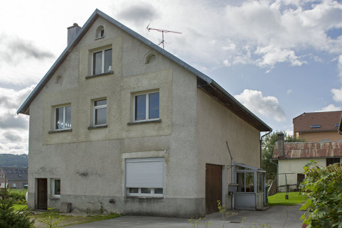 Maison au n° 47 : façades antérieure et latérale gauche. © Région Bourgogne-Franche-Comté, Inventaire du patrimoine Maison au n° 47 : façades antérieure et latérale gauche. © Région Bourgogne-Franche-Comté, Inventaire du patrimoine