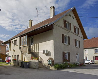 Maison au n° 45 : façades postérieure et latérale gauche. © Région Bourgogne-Franche-Comté, Inventaire du patrimoine Maison au n° 45 : façades postérieure et latérale gauche. © Région Bourgogne-Franche-Comté, Inventaire du patrimoine