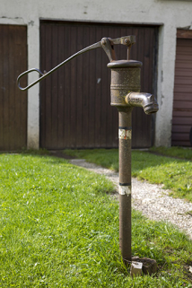 Pompe à eau Renaud, aux Fontenelles. © Région Bourgogne-Franche-Comté, Inventaire du patrimoine Pompe à eau Renaud, aux Fontenelles. © Région Bourgogne-Franche-Comté, Inventaire du patrimoine