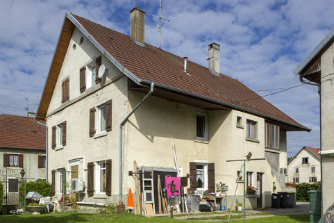 Maison au n° 45 : façades postérieure et latérale droite. © Région Bourgogne-Franche-Comté, Inventaire du patrimoine Maison au n° 45 : façades postérieure et latérale droite. © Région Bourgogne-Franche-Comté, Inventaire du patrimoine