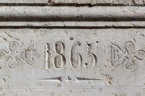 Façade postérieure : date et intiales sur le linteau de l'ancienne porte. © Région Bourgogne-Franche-Comté, Inventaire du patrimoine