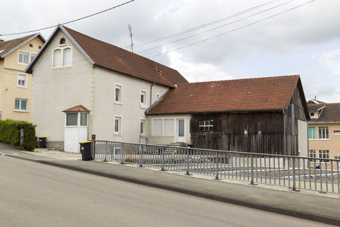 Bâtiment principal (façades postérieure et latérale droite) et aile en retour, depuis le nord. © Région Bourgogne-Franche-Comté, Inventaire du patrimoine Bâtiment principal (façades postérieure et latérale droite) et aile en retour, depuis le nord. © Région Bourgogne-Franche-Comté, Inventaire du patrimoine