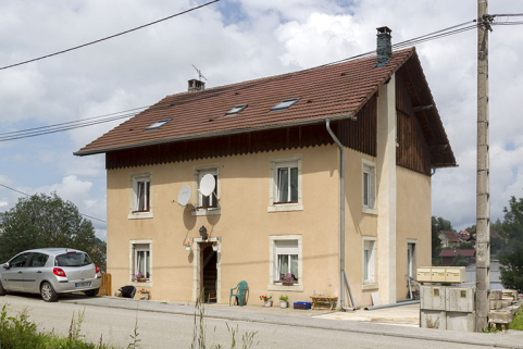 Façades antérieure et latérale droite. © Région Bourgogne-Franche-Comté, Inventaire du patrimoine Façades antérieure et latérale droite. © Région Bourgogne-Franche-Comté, Inventaire du patrimoine