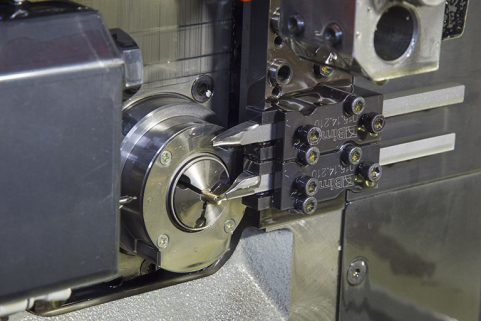 Machine à décolleter récente : pièce et outils. © Région Bourgogne-Franche-Comté, Inventaire du patrimoine