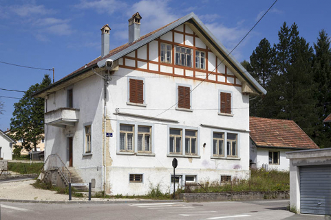 Deuxième bâtiment (logement et atelier de fabrication) au 4 rue Victor Hugo : façades antérieure et latérale gauche. © Région Bourgogne-Franche-Comté, Inventaire du patrimoine Deuxième bâtiment (logement et atelier de fabrication) au 4 rue Victor Hugo : façades antérieure et latérale gauche. © Région Bourgogne-Franche-Comté, Inventaire du patrimoine