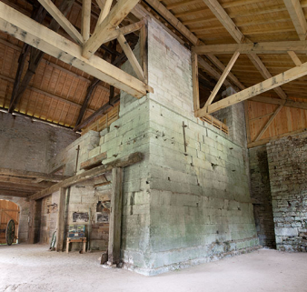 Massif du haut fourneau, vu de trois quarts. © Région Bourgogne-Franche-Comté, Inventaire du patrimoine