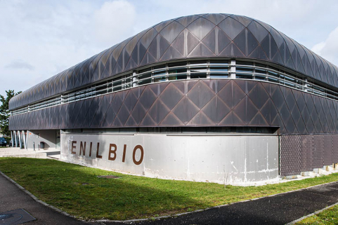 Angle sud-est et façade d'entrée sud sur rue de la halle de génie alimentaire. © Région Bourgogne-Franche-Comté, Inventaire du patrimoine