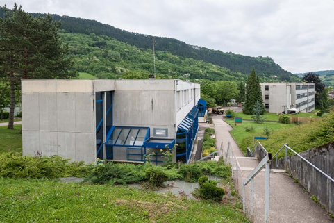 Angle nord-ouest de la restauration au premier plan et façade postérieure de l'externat au second plan. © Région Bourgogne-Franche-Comté, Inventaire du patrimoine