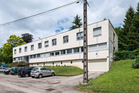 Angle sud-est de l'administration et sa façade antérieure. © Région Bourgogne-Franche-Comté, Inventaire du patrimoine