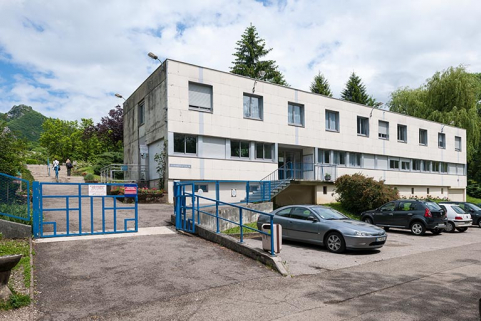 Angle sud-ouest de l'administration et sa façade antérieure. © Région Bourgogne-Franche-Comté, Inventaire du patrimoine