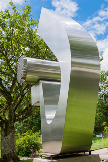 Sculpture d'Edgard Pillet vue du sud-est. © Région Bourgogne-Franche-Comté, Inventaire du patrimoine Sculpture d'Edgard Pillet vue du sud-est. © Région Bourgogne-Franche-Comté, Inventaire du patrimoine