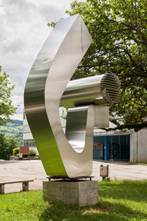 Sculpture d'Edgard Pillet vue du nord-est. © Région Bourgogne-Franche-Comté, Inventaire du patrimoine Sculpture d'Edgard Pillet vue du nord-est. © Région Bourgogne-Franche-Comté, Inventaire du patrimoine
