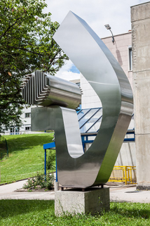 Sculpture d'Edgard Pillet vue du sud © Région Bourgogne-Franche-Comté, Inventaire du patrimoine Sculpture d'Edgard Pillet vue du sud © Région Bourgogne-Franche-Comté, Inventaire du patrimoine