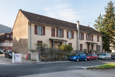 Façade antérieure nord de l'annexe (logement, atelier) sur la rue du vieil hôpital. © Région Bourgogne-Franche-Comté, Inventaire du patrimoine
