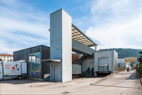 Tour d'ascenseur sur la face postérieure nord de la halle de génie alimentaire. © Région Bourgogne-Franche-Comté, Inventaire du patrimoine