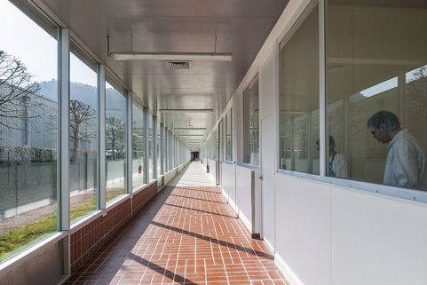 Galerie de circulation intérieure sur le côté est de la halle. © Région Bourgogne-Franche-Comté, Inventaire du patrimoine
