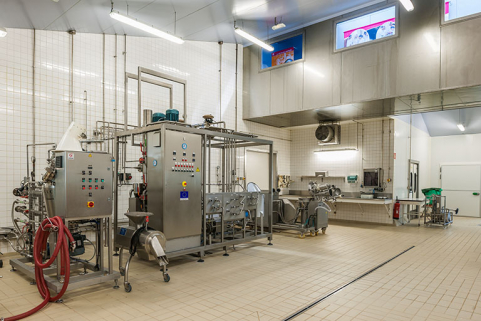 Salle de production des produits frais. © Région Bourgogne-Franche-Comté, Inventaire du patrimoine