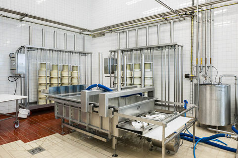 Salle de production des produits frais. © Région Bourgogne-Franche-Comté, Inventaire du patrimoine