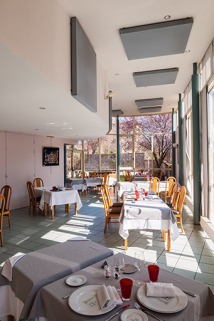 Salle à manger du restaurant d'application, côté rotonde. © Région Bourgogne-Franche-Comté, Inventaire du patrimoine
