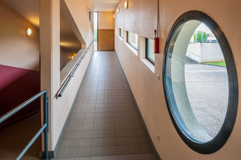 Bâtiment d'exernat : circulation intérieure, détails des ouvertures.  © Région Bourgogne-Franche-Comté, Inventaire du patrimoine