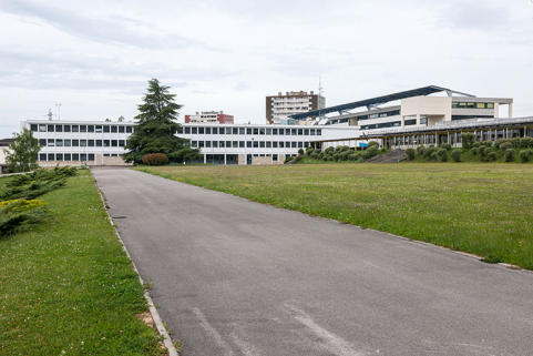 Vue générale des bâtiments d'externat depuis l'intérieur de l'établissement. © Région Bourgogne-Franche-Comté, Inventaire du patrimoine