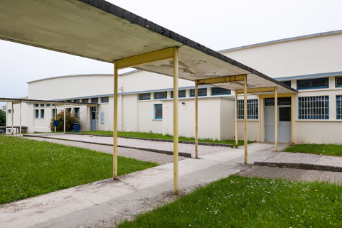 Passage couvert entre atelier et externat : détail. © Région Bourgogne-Franche-Comté, Inventaire du patrimoine