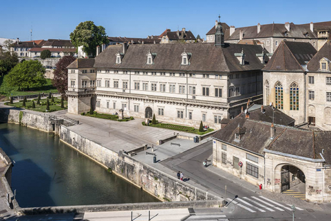 Vue du site externat depuis la rue Bauzonnet. © Région Bourgogne-Franche-Comté, Inventaire du patrimoine Vue du site externat depuis la rue Bauzonnet. © Région Bourgogne-Franche-Comté, Inventaire du patrimoine
