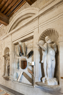 Groupe sculpté. © Région Bourgogne-Franche-Comté, Inventaire du patrimoine Groupe sculpté. © Région Bourgogne-Franche-Comté, Inventaire du patrimoine