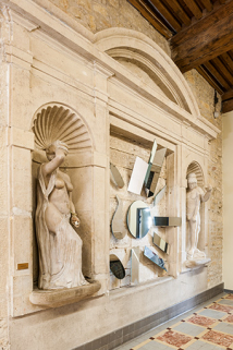 Sculptures de la galerie de l'ancien cloître. © Région Bourgogne-Franche-Comté, Inventaire du patrimoine Sculptures de la galerie de l'ancien cloître. © Région Bourgogne-Franche-Comté, Inventaire du patrimoine