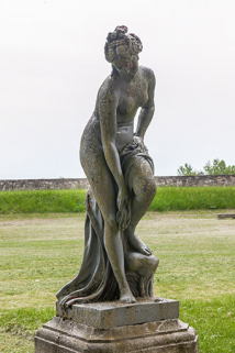 Vénus au bain, vue de trois quart. © Région Bourgogne-Franche-Comté, Inventaire du patrimoine Vénus au bain, vue de trois quart. © Région Bourgogne-Franche-Comté, Inventaire du patrimoine