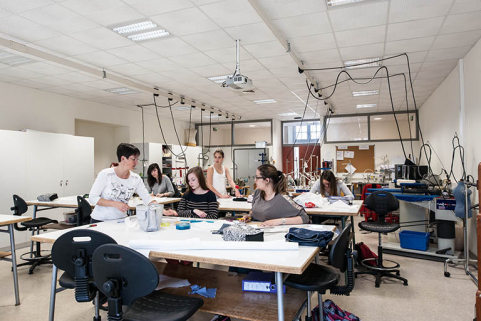 Atelier : cours de couture © Région Bourgogne-Franche-Comté, Inventaire du patrimoine