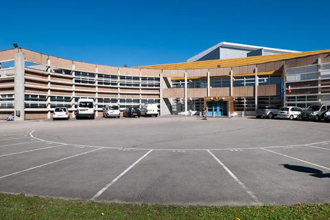 Administration-restauration  : accès principal. © Région Bourgogne-Franche-Comté, Inventaire du patrimoine