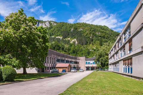 Façade postérieure de l'administration avec au second plan, les ateliers. © Région Bourgogne-Franche-Comté, Inventaire du patrimoine
