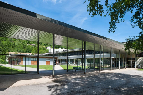 Passage couvert reliant  l'atelier à l'externat tertiaire. © Région Bourgogne-Franche-Comté, Inventaire du patrimoine