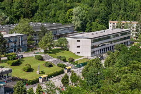 Vue de la cité scolaire : externat tertiaire au 1er plan, ateliers au second plan, à droite restauration. © Région Bourgogne-Franche-Comté, Inventaire du patrimoine