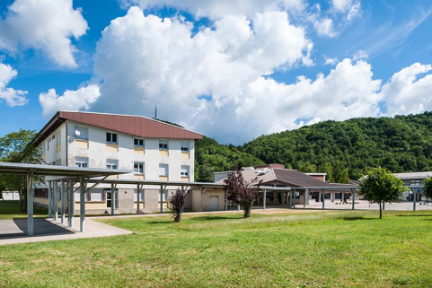 Internat à gauche (pignon  sud) et  bâtiment restauration à droite. © Région Bourgogne-Franche-Comté, Inventaire du patrimoine