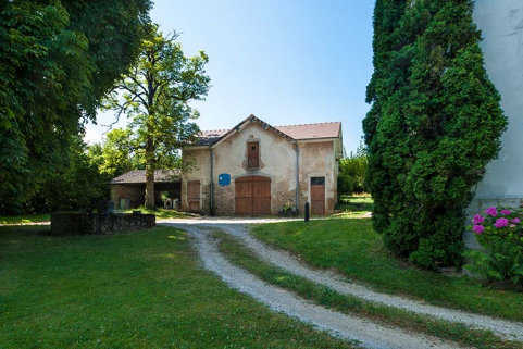 Annexe servant de garage : vue générale. © Région Bourgogne-Franche-Comté, Inventaire du patrimoine