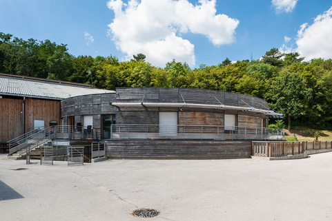 Centre équestre : façades bois de la rotonde d'accueil du manège. © Région Bourgogne-Franche-Comté, Inventaire du patrimoine