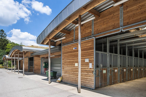 Centre équestre : boxes d'enseignement. © Région Bourgogne-Franche-Comté, Inventaire du patrimoine