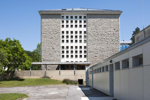 Pignon du bâtiment principal et  gymnase.  © Région Bourgogne-Franche-Comté, Inventaire du patrimoine
