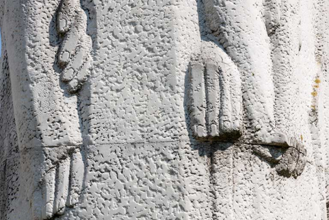 Détail des mains. © Région Bourgogne-Franche-Comté, Inventaire du patrimoine