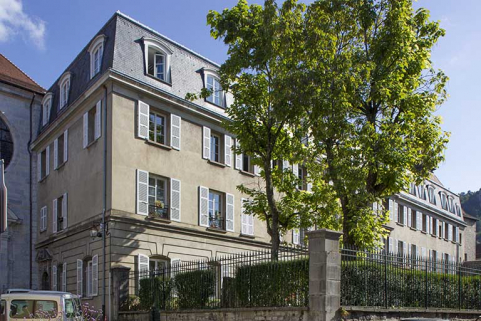 Site des jacobins : façade antérieure, à gauche entrée de la chapelle des Jacobins. © Région Bourgogne-Franche-Comté, Inventaire du patrimoine