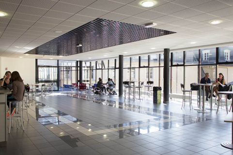 Aile Est : 1er niveau, cafétéria. © Région Bourgogne-Franche-Comté, Inventaire du patrimoine