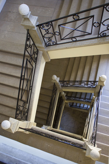 Escalier monumental : vue du dessus, détail des ferroneries. © Région Bourgogne-Franche-Comté, Inventaire du patrimoine